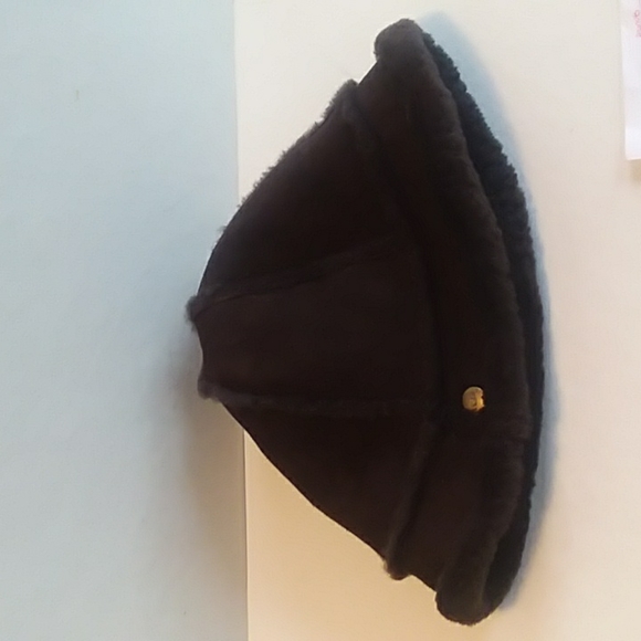 UGG Brown Shearling Hat - Picture 3 of 6